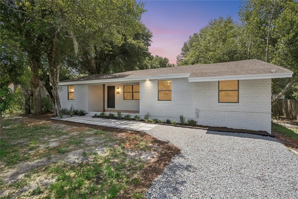 137 LUCERNE DRIVE, DEBARY, FL 32713