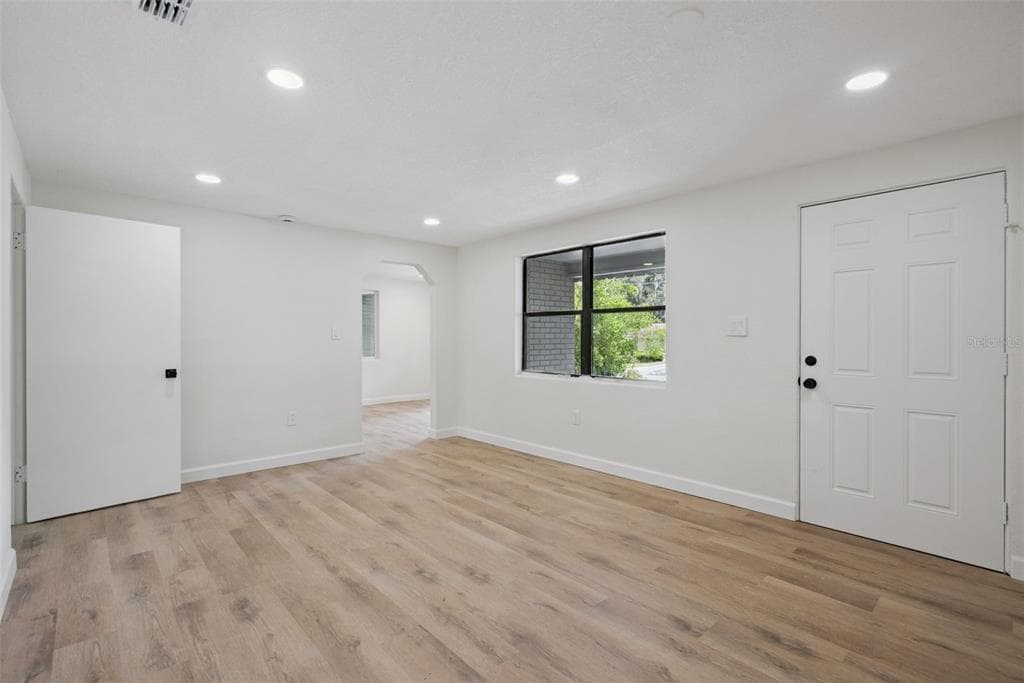 137 LUCERNE DRIVE, DEBARY, FL 32713 — zdjęcie 4