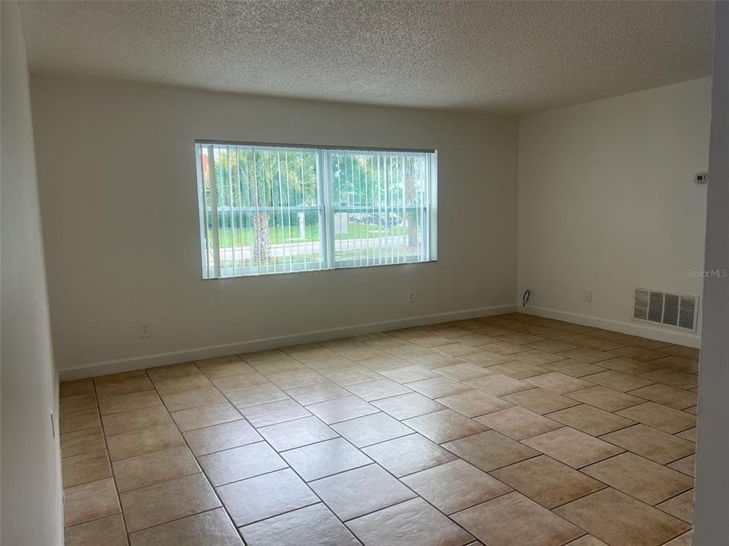 8701 4TH STREET N # 105, ST PETERSBURG, FL 33702 — zdjęcie 4