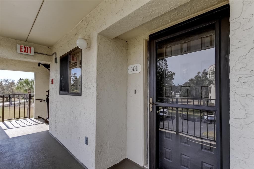 9450 HARBOR GREENS WAY # 301, SEMINOLE, FL 33776 — zdjęcie 2