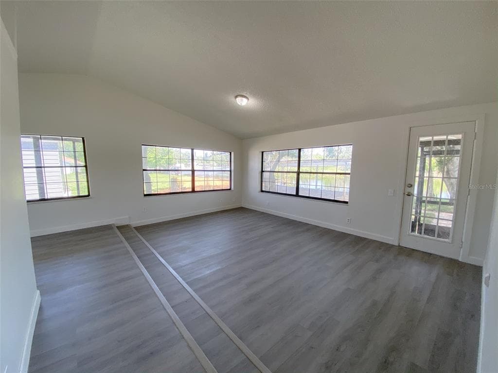 28046 LOIS DRIVE, TAVARES, FL 32778 — zdjęcie 3