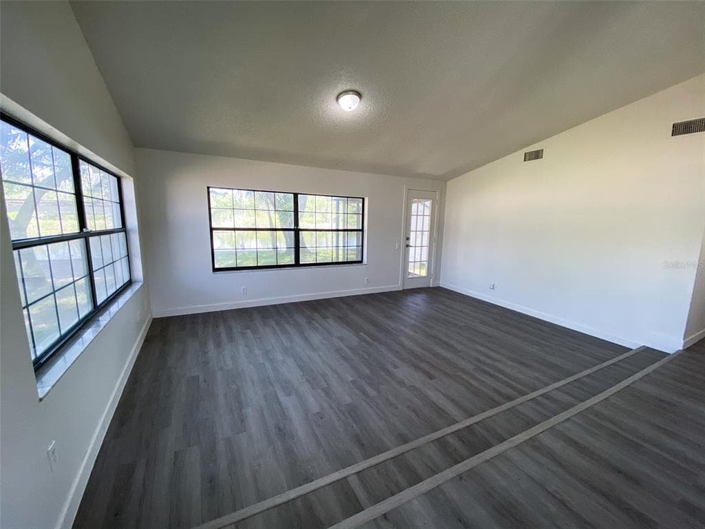 28046 LOIS DRIVE, TAVARES, FL 32778 — zdjęcie 4