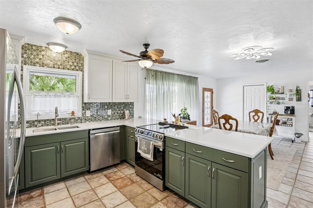 806 BLUE HERON BOULEVARD, RUSKIN, FL 33570 — zdjęcie 3
