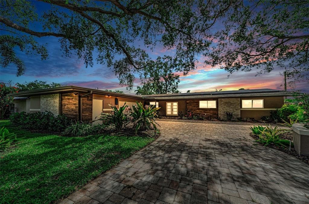 861 RAFAEL BOULEVARD NE, ST PETERSBURG, FL 33704