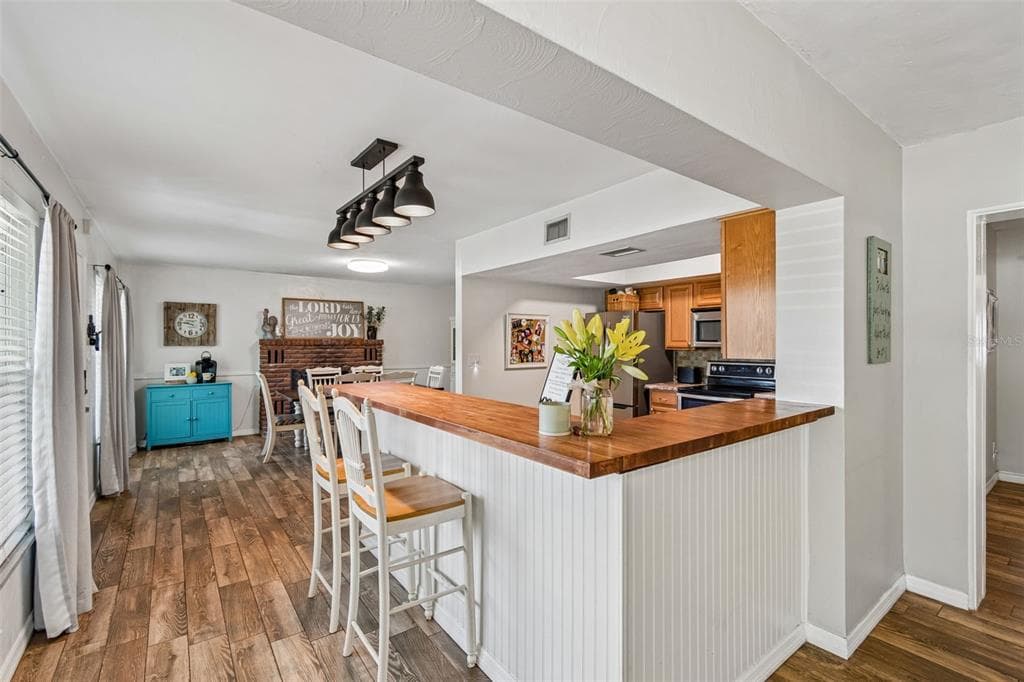 10748 VILLAGE GREEN AVE, SEMINOLE, FL 33772 — zdjęcie 5