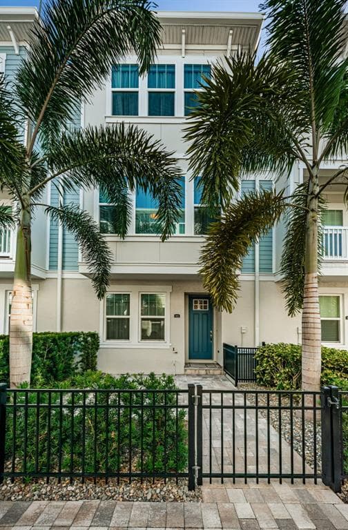815 BURLINGTON AVENUE N, ST PETERSBURG, FL 33701