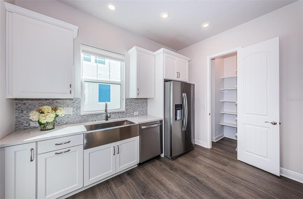 815 BURLINGTON AVENUE N, ST PETERSBURG, FL 33701 — zdjęcie 4