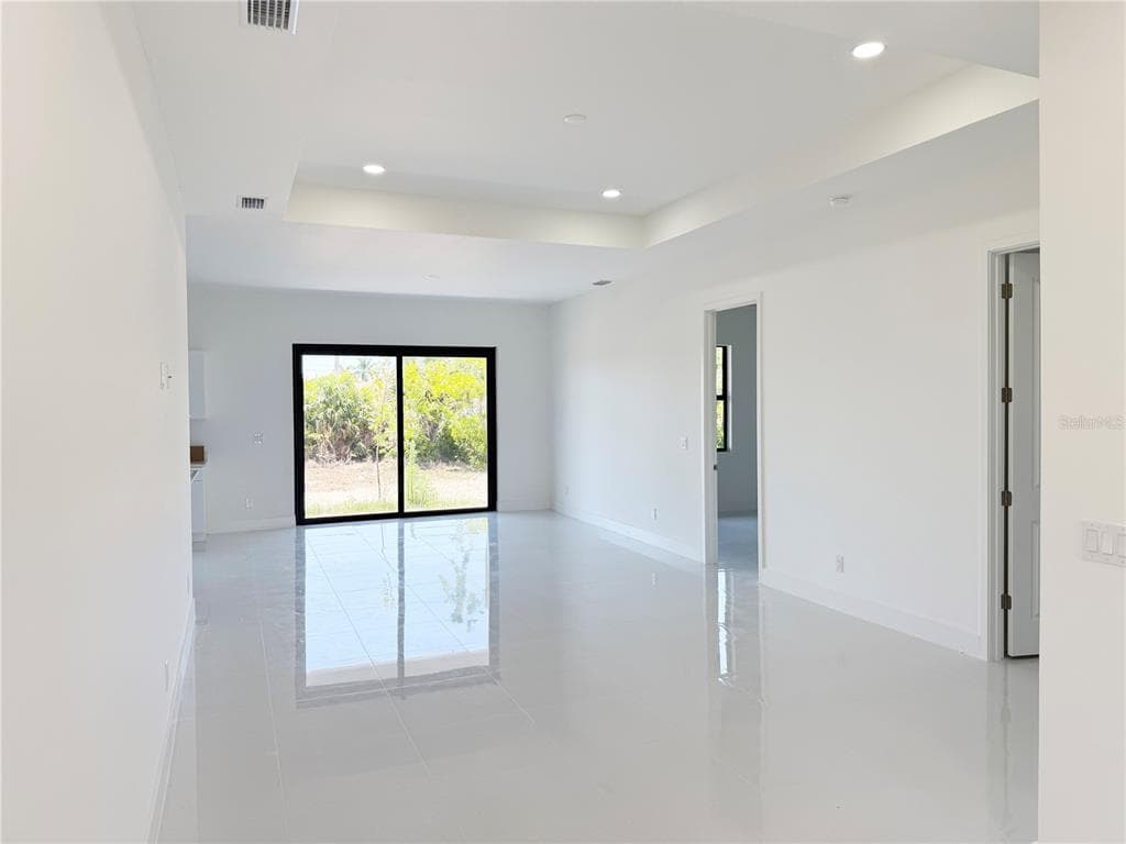 2725 EMBERS PARKWAY W, CAPE CORAL, FL 33993 — zdjęcie 4