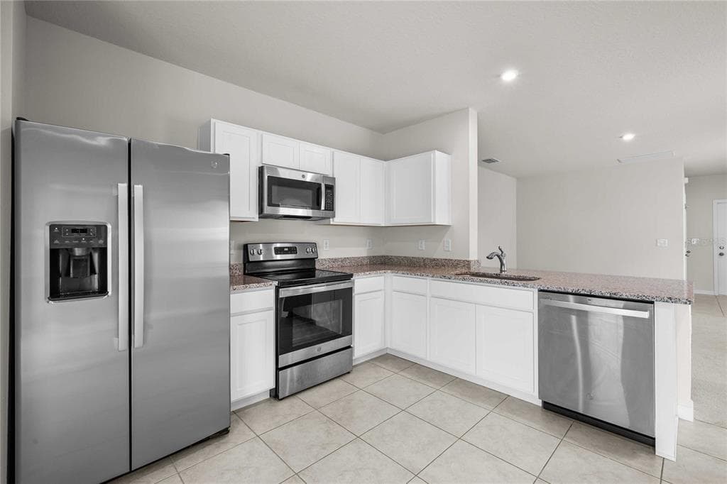 35155 JOMAR AVENUE, ZEPHYRHILLS, FL 33541 — zdjęcie 2
