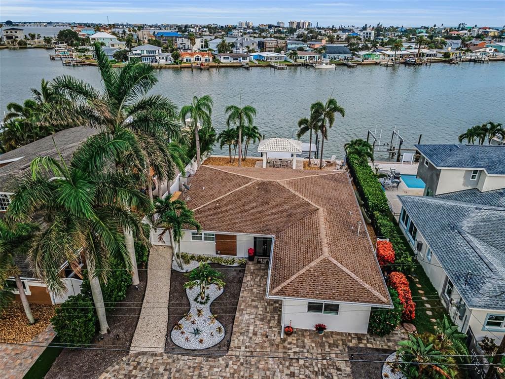 16353 REDINGTON DRIVE, REDINGTON BEACH, FL 33708 — zdjęcie 2