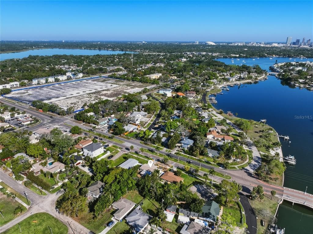 220 45TH AVENUE S, ST PETERSBURG, FL 33705 — zdjęcie 2