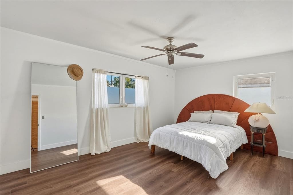 220 45TH AVENUE S, ST PETERSBURG, FL 33705 — zdjęcie 4