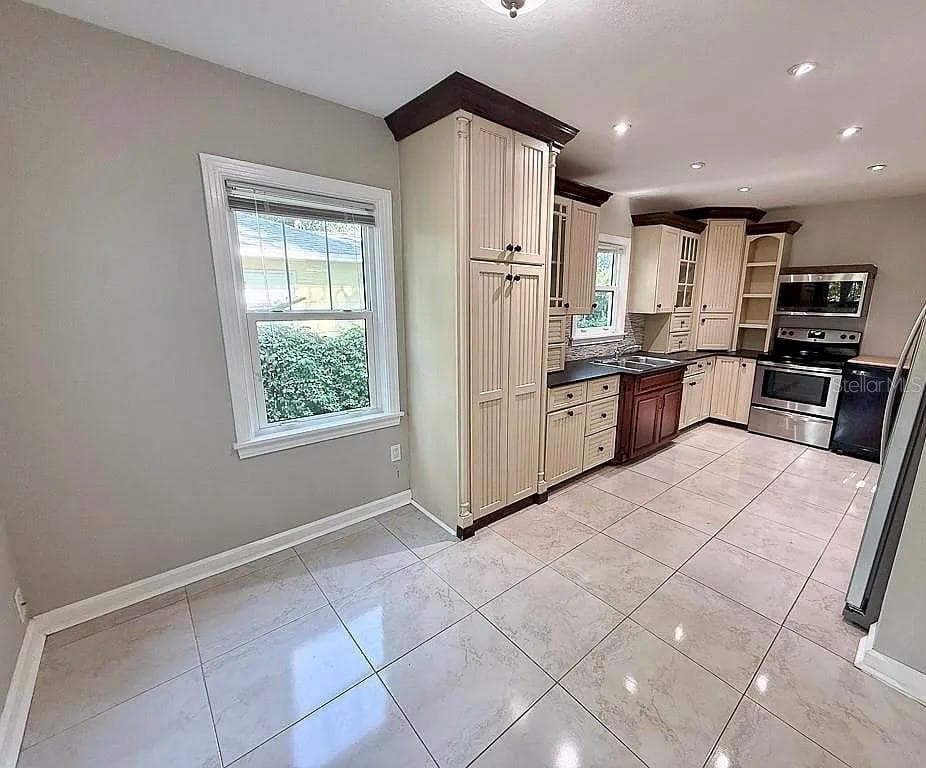 2434 9TH AVENUE N, ST PETERSBURG, FL 33713 — zdjęcie 3
