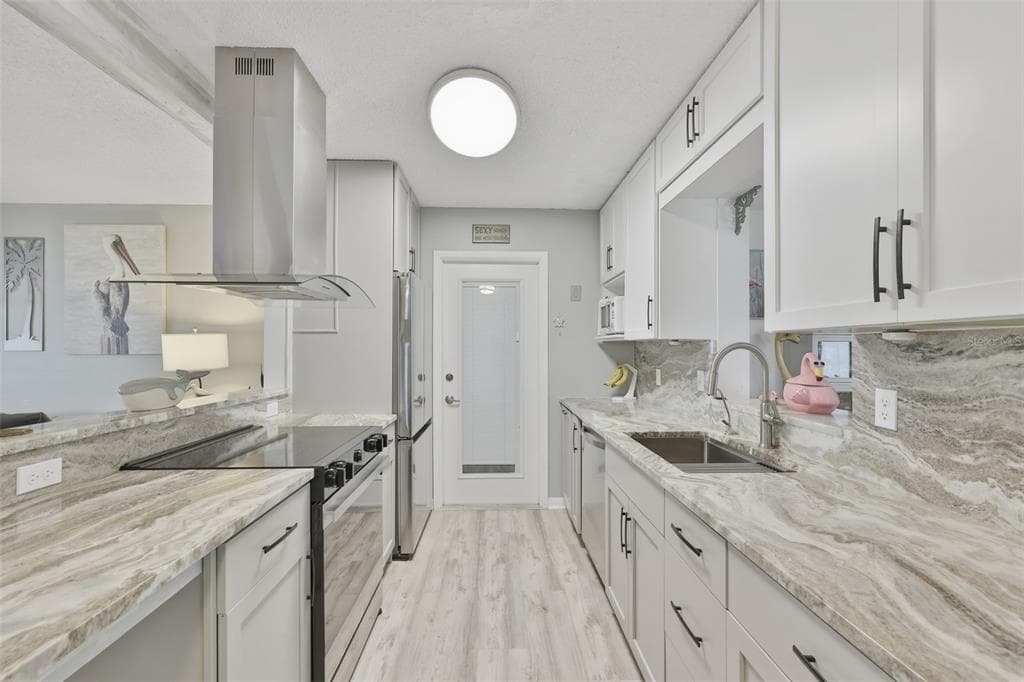1739 COCO PALM CIRCLE, SUN CITY CENTER, FL 33573 — zdjęcie 4