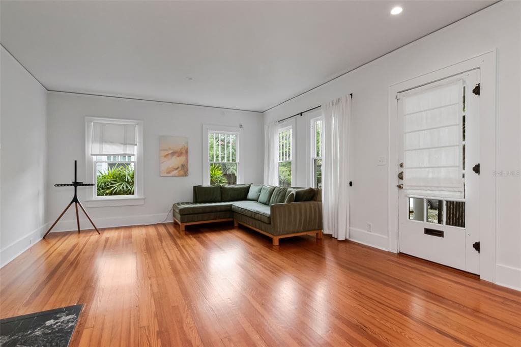 126 8TH AVENUE NE, ST PETERSBURG, FL 33701 — zdjęcie 5