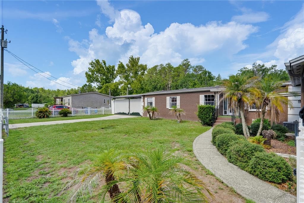 7421 HENRY DRIVE, LAND O LAKES, FL 34638