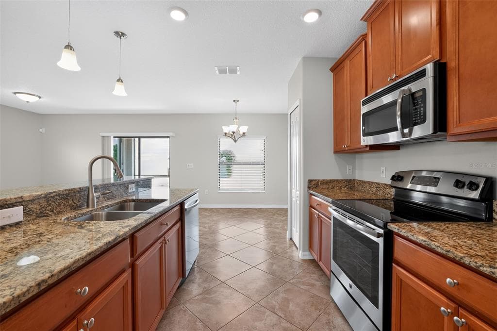 10105 NEWMINSTER LOOP, SUN CITY CENTER, FL 33573 — zdjęcie 5