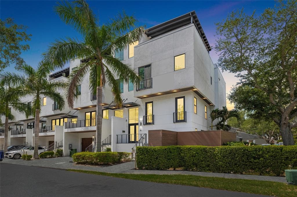 2814 W BARCELONA STREET, TAMPA, FL 33629