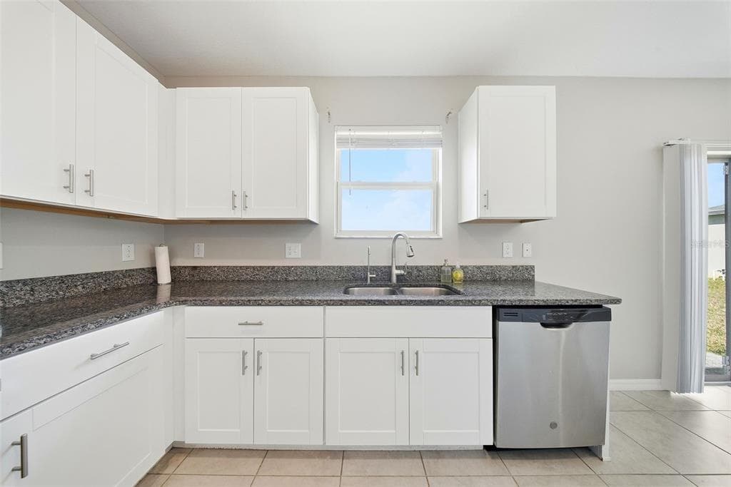 15617 CHARR ISLAND STREET, SUN CITY CENTER, FL 33573 — zdjęcie 3