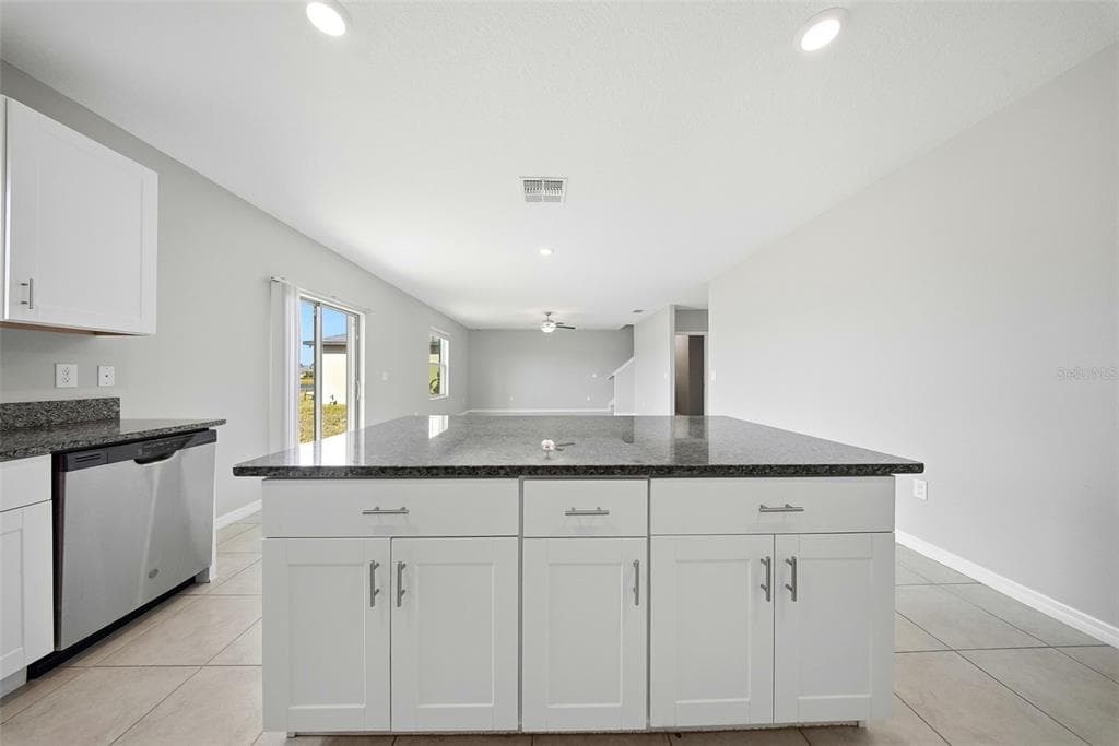 15617 CHARR ISLAND STREET, SUN CITY CENTER, FL 33573 — zdjęcie 4