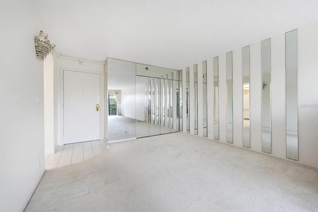 255 DOLPHIN POINT # 307, CLEARWATER BEACH, FL 33767 — zdjęcie 3