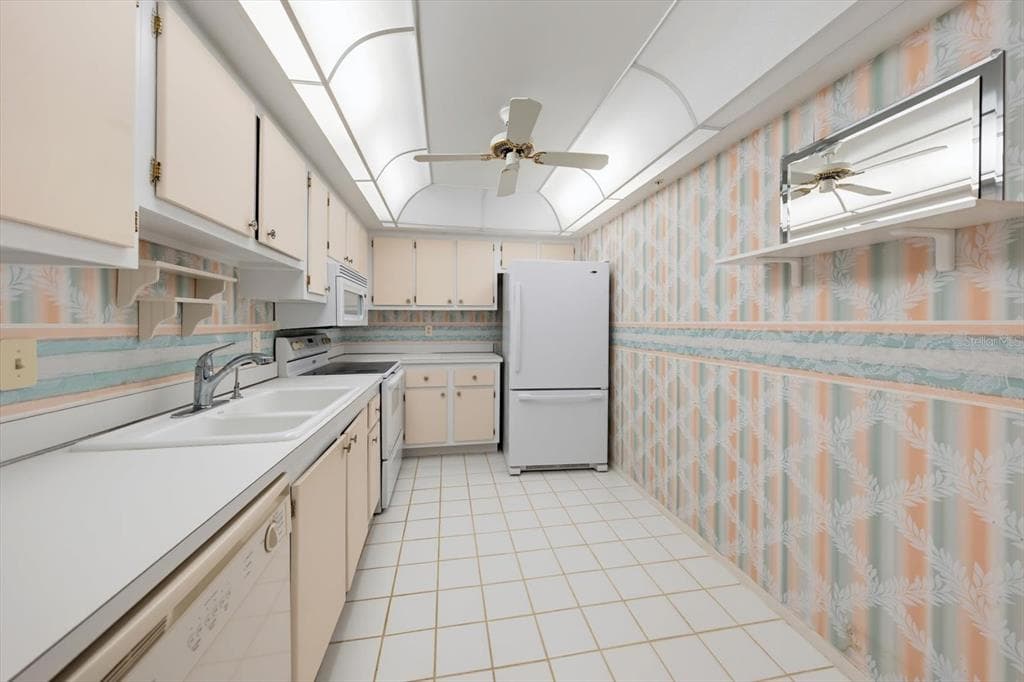 255 DOLPHIN POINT # 307, CLEARWATER BEACH, FL 33767 — zdjęcie 5