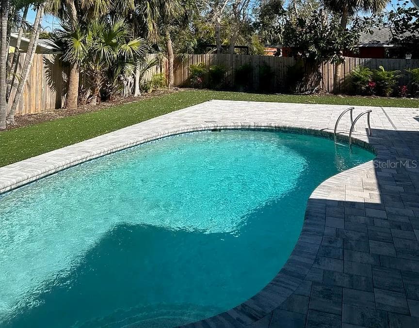691 RUSSELL STREET, LONGBOAT KEY, FL 34228