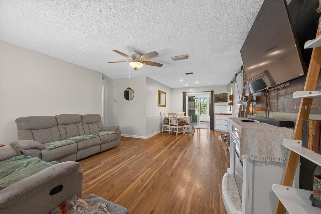 6070 73RD STREET N, ST PETERSBURG, FL 33709 — zdjęcie 2
