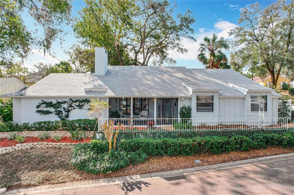 21 TOWNHILL DRIVE, EUSTIS, FL 32726