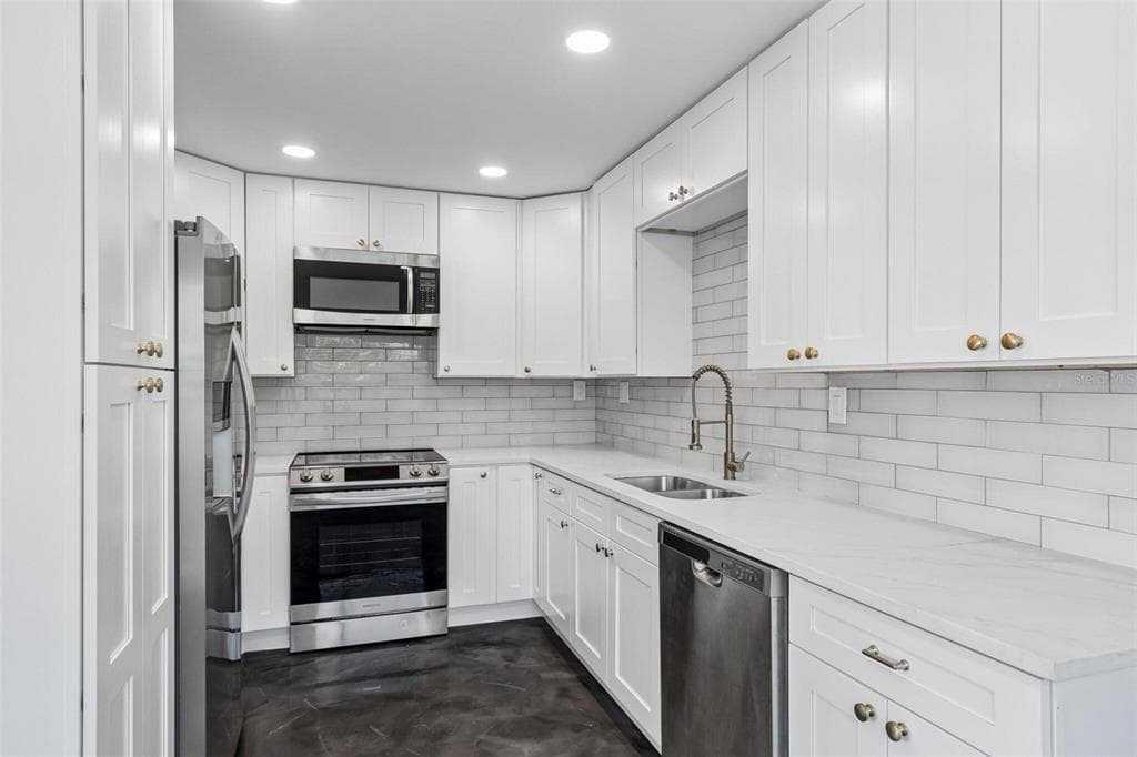 4125 GROVE, ST PETERSBURG, FL 33705 — zdjęcie 3