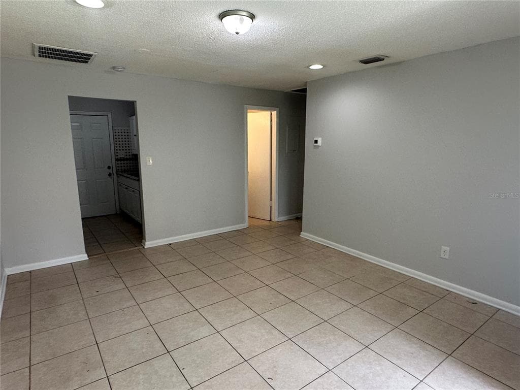 8215 N KLONDYKE STREET, TAMPA, FL 33604 — zdjęcie 3
