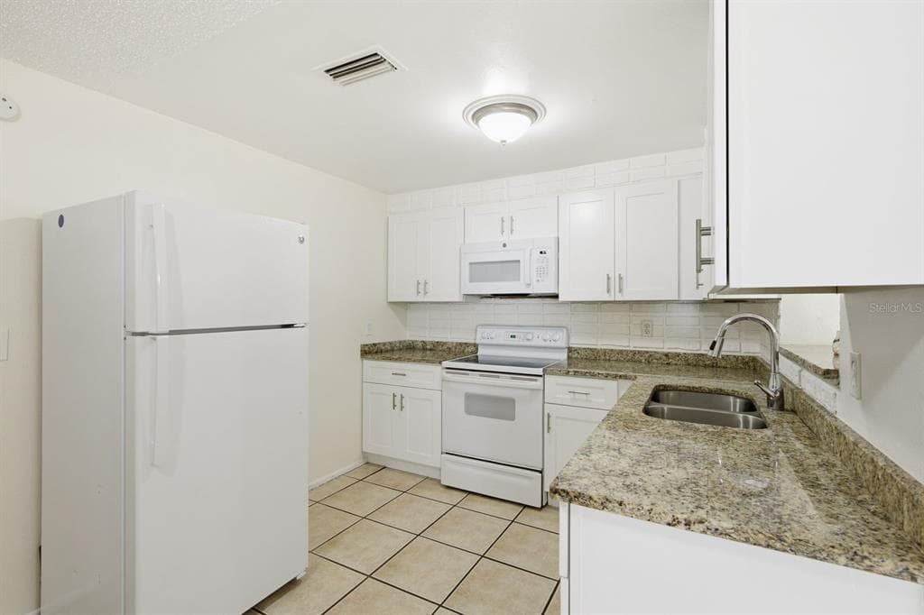1119 17TH AVENUE SW, LARGO, FL 33778 — zdjęcie 3