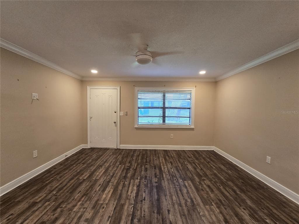 447 6TH  NE AVENUE, LARGO, FL 33770 — zdjęcie 3