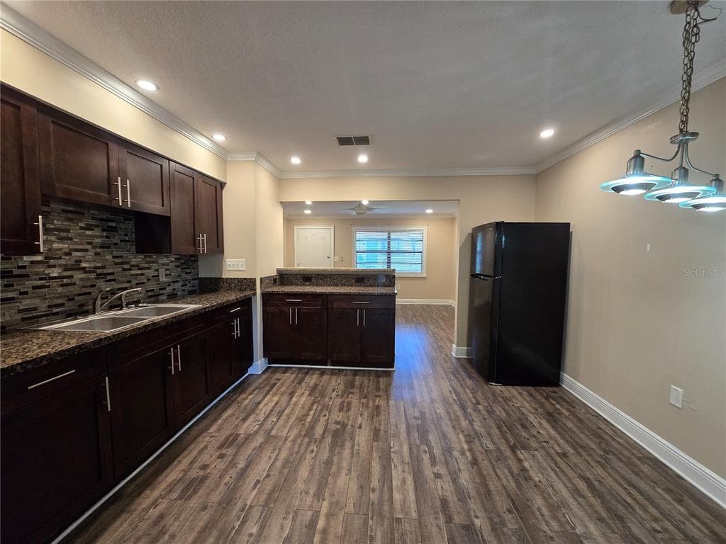 447 6TH  NE AVENUE, LARGO, FL 33770 — zdjęcie 5