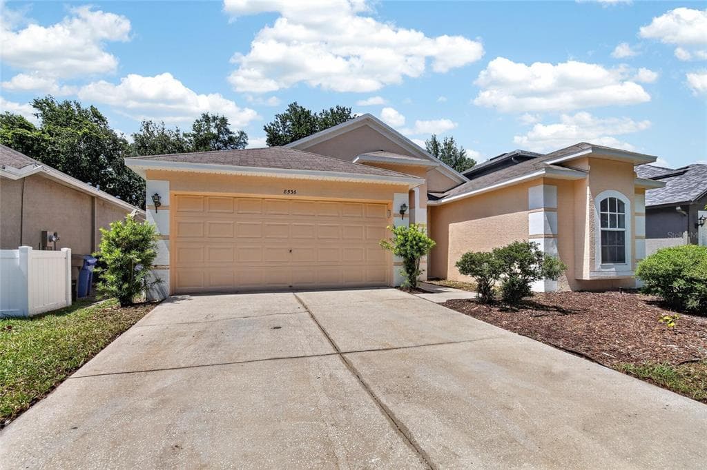 8536 CANTERBURY LAKE BOULEVARD, TAMPA, FL 33619 — zdjęcie 2