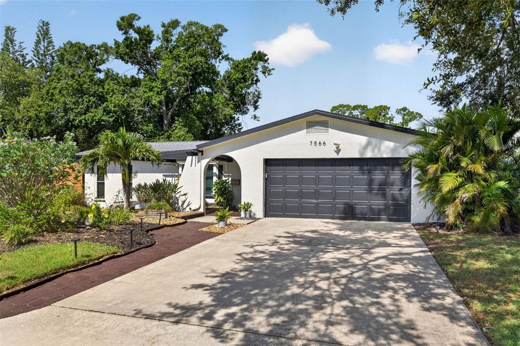 7566 20TH STREET N, ST PETERSBURG, FL 33702 — zdjęcie 2