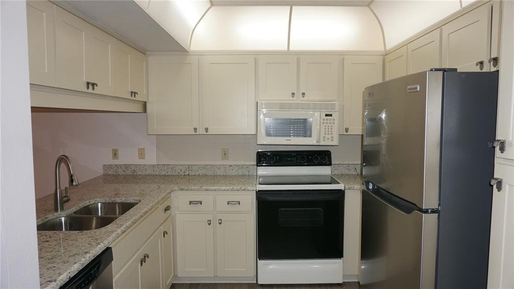 12141 SPARTAN WAY # 204, HUDSON, FL 34667 — zdjęcie 4