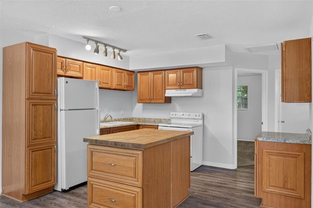 397 SW 2ND STREET, LARGO, FL 33770 — zdjęcie 4