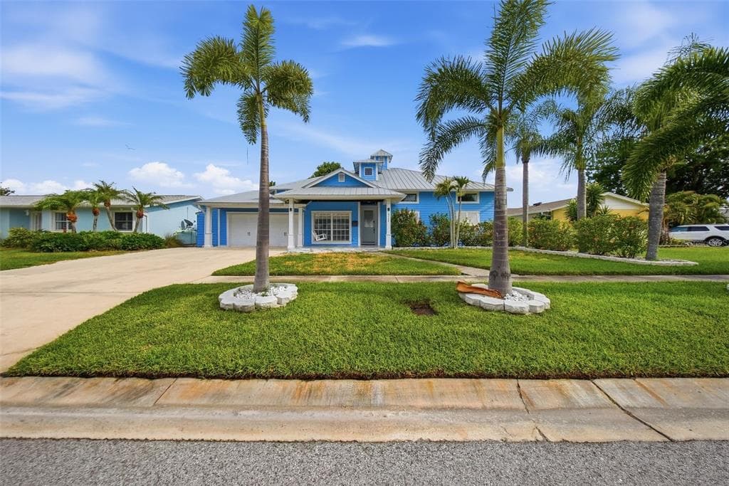 8722 PALISADES DRIVE, TAMPA, FL 33615