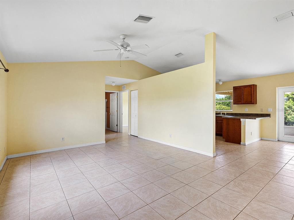 12404 WILLMINGTON BOULEVARD, PORT CHARLOTTE, FL 33981 — zdjęcie 2