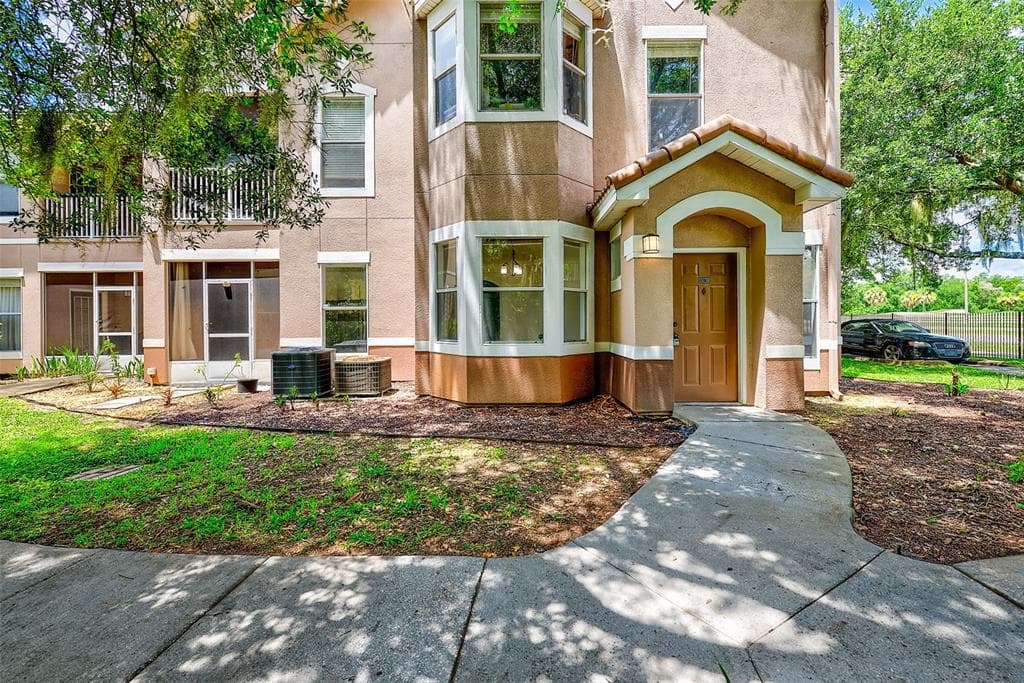 18138 VILLA CREEK DRIVE # 18138, TAMPA, FL 33647