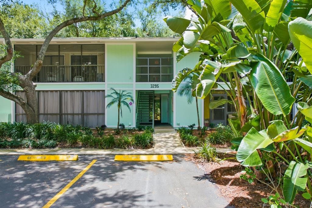 3295 FOX CHASE CIRCLE N # 207, PALM HARBOR, FL 34683