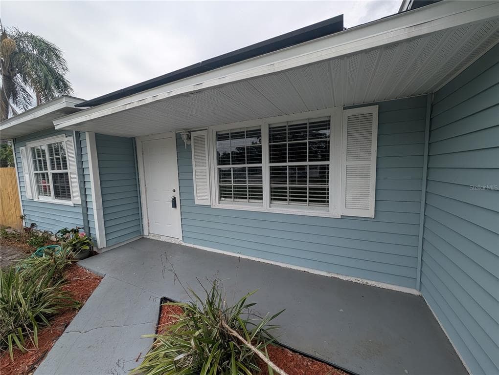 111 W GRAPEFRUIT CIRCLE, CLEARWATER, FL 33759 — zdjęcie 2