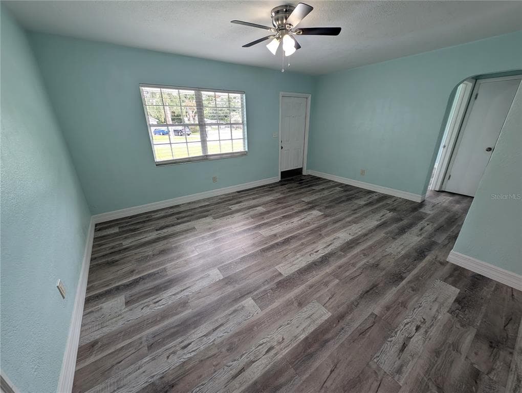 111 W GRAPEFRUIT CIRCLE, CLEARWATER, FL 33759 — zdjęcie 3