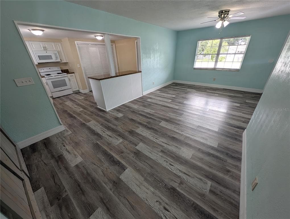 111 W GRAPEFRUIT CIRCLE, CLEARWATER, FL 33759 — zdjęcie 5