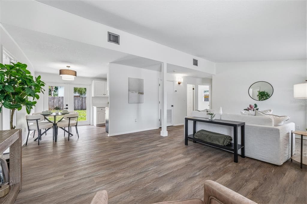 10408 VENTURA AVENUE, TAMPA, FL 33619 — zdjęcie 5