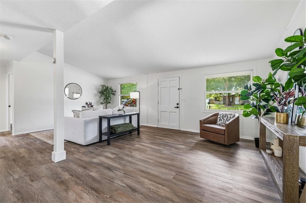 10408 VENTURA AVENUE, TAMPA, FL 33619 — zdjęcie 4