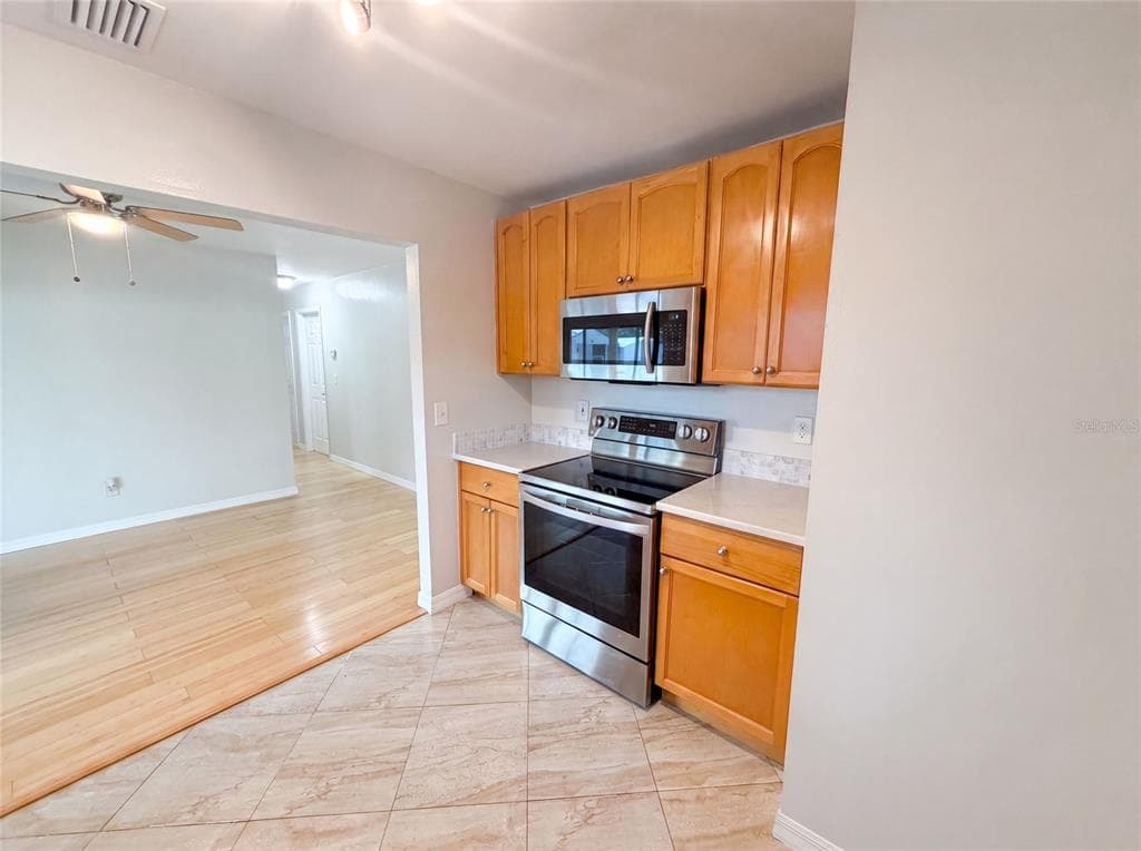 8283 86TH AVENUE, SEMINOLE, FL 33777 — zdjęcie 3