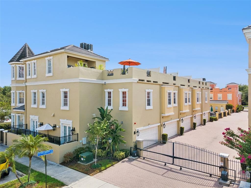 2402 VICTORIA GARDENS LANE, TAMPA, FL 33609 — zdjęcie 2