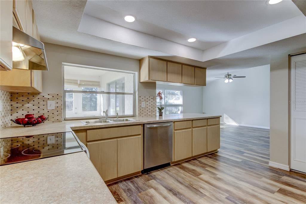 7926 FOXWOOD DRIVE, NEW PORT RICHEY, FL 34653 — zdjęcie 4